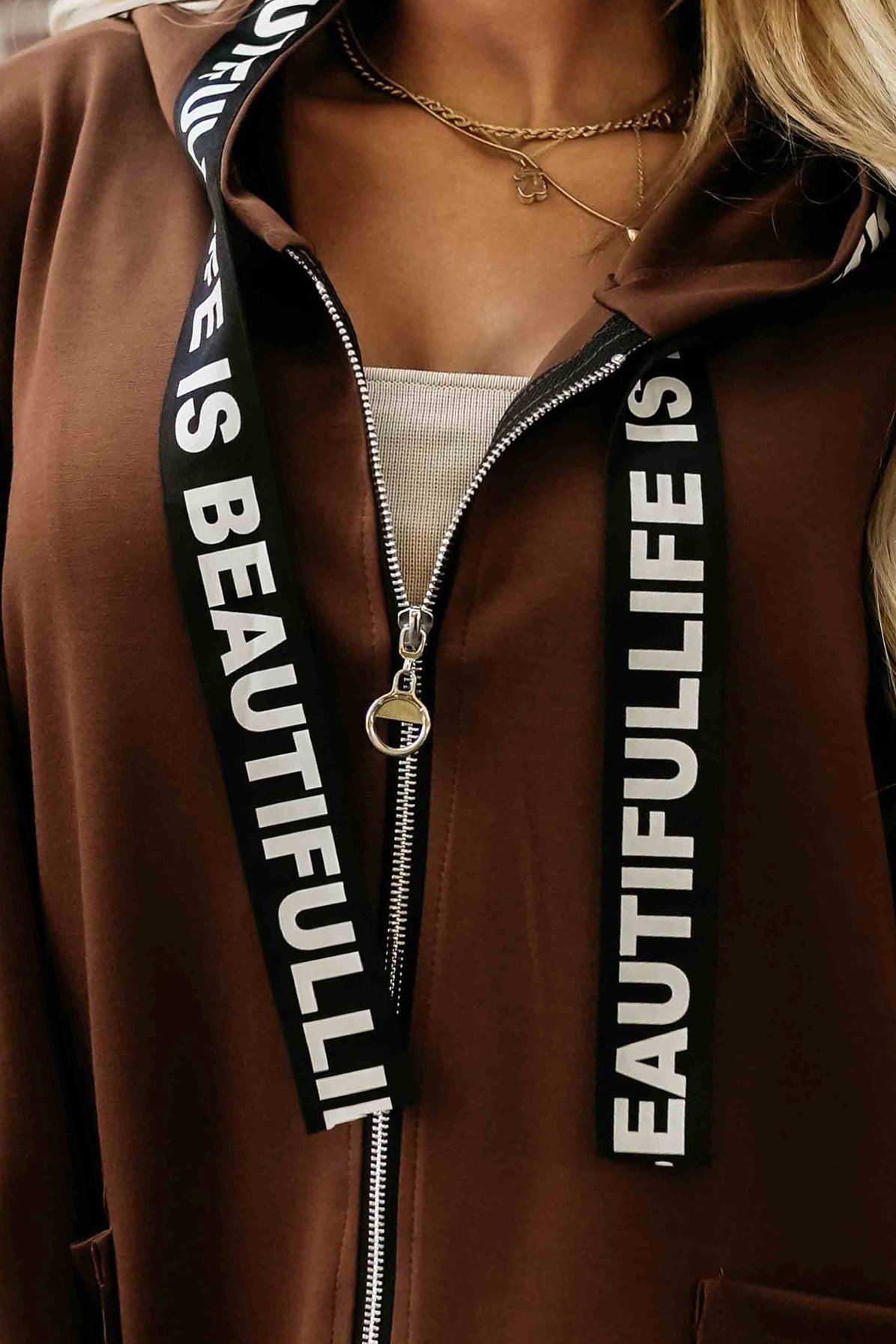 632-2 Casualowy płaszczyk z zamkiem i modnymi detalami - czekoladowy - obrazek 8