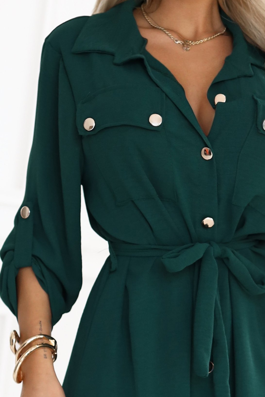 531-7 Szmizjerka midi ze złotymi guzikami i wiązaniem - zielona - obrazek 6